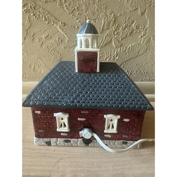 Yuletide Snow Hamlet Merry Town Station Ceramic‎ Christmas Village Lights Up - Picture 4 of 13